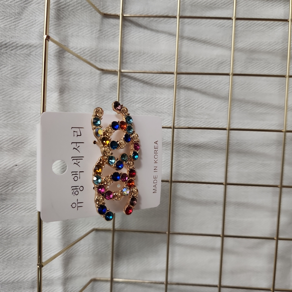 Luxurious earrings.